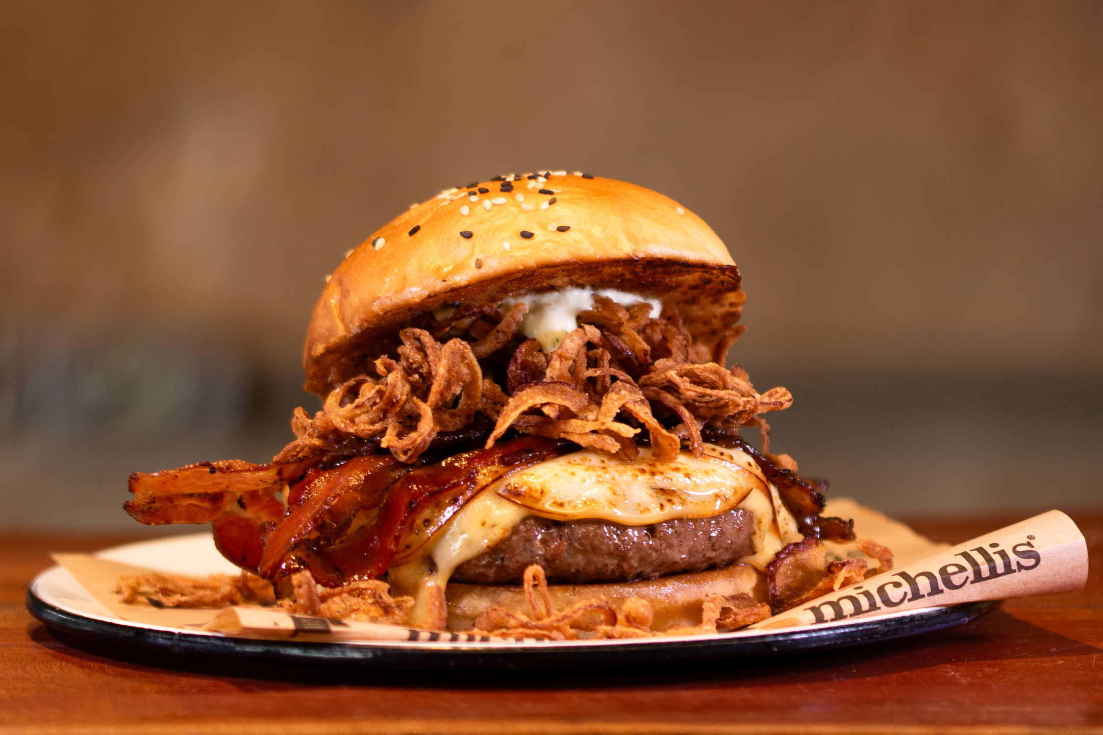 Um do pratos inscritos, o Michellis Burger ONION CRUNCH