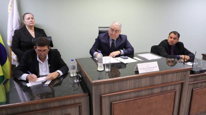 Foram assinados os contratos de gestão da administração ao magistrado