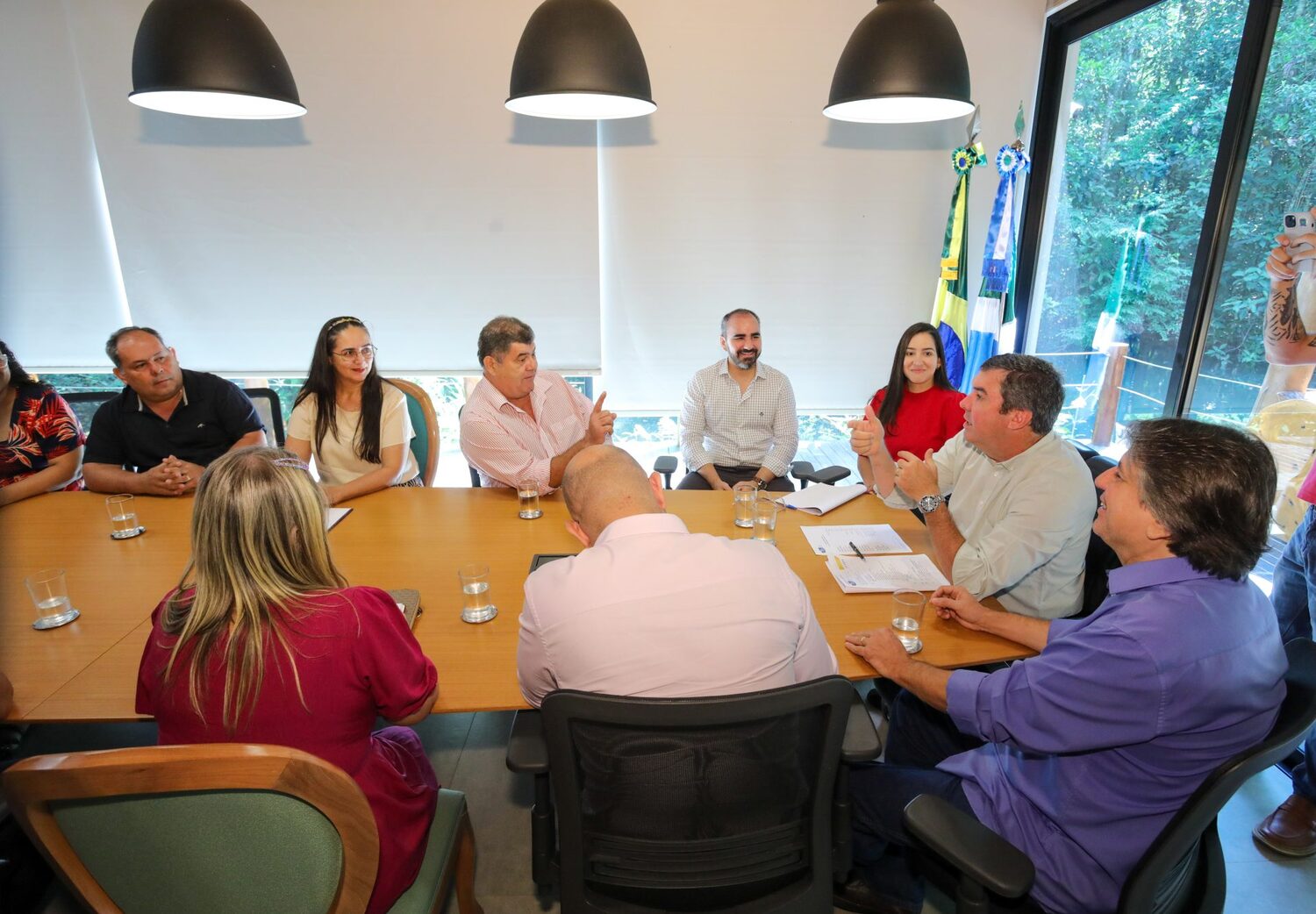 O presidente da Fetems, Jaime Teixeira participa de reunião com o governador