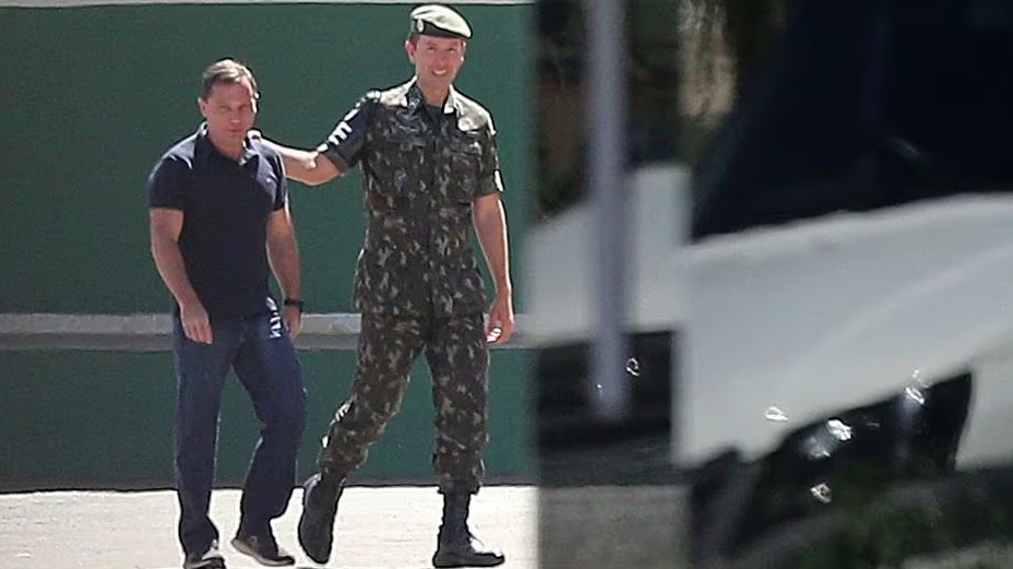 O ex-ajudante de ordens Mauro Cesar Barbosa Cid foi colocado em liberdade depois de fechar um acordo de colaboração premiada com PF, em setembro deste ano 