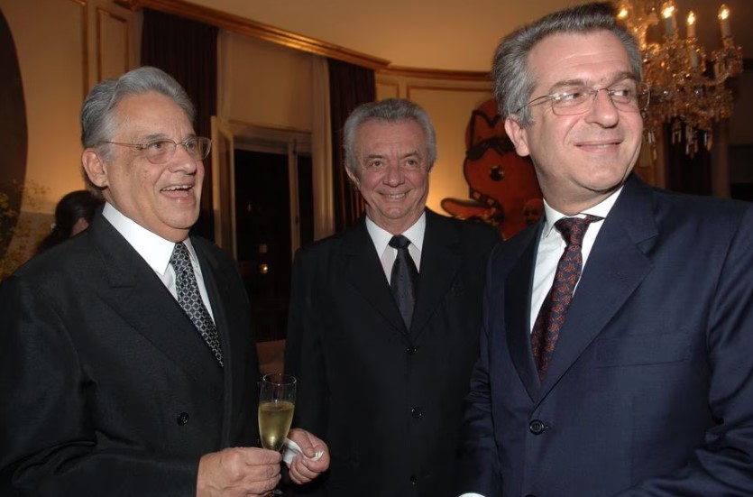 Claudio Bardella (C), o ex-presidente Fernando Henrique Cardoso (E) e Andrea Matarazzo (D), em jantar em 2006 