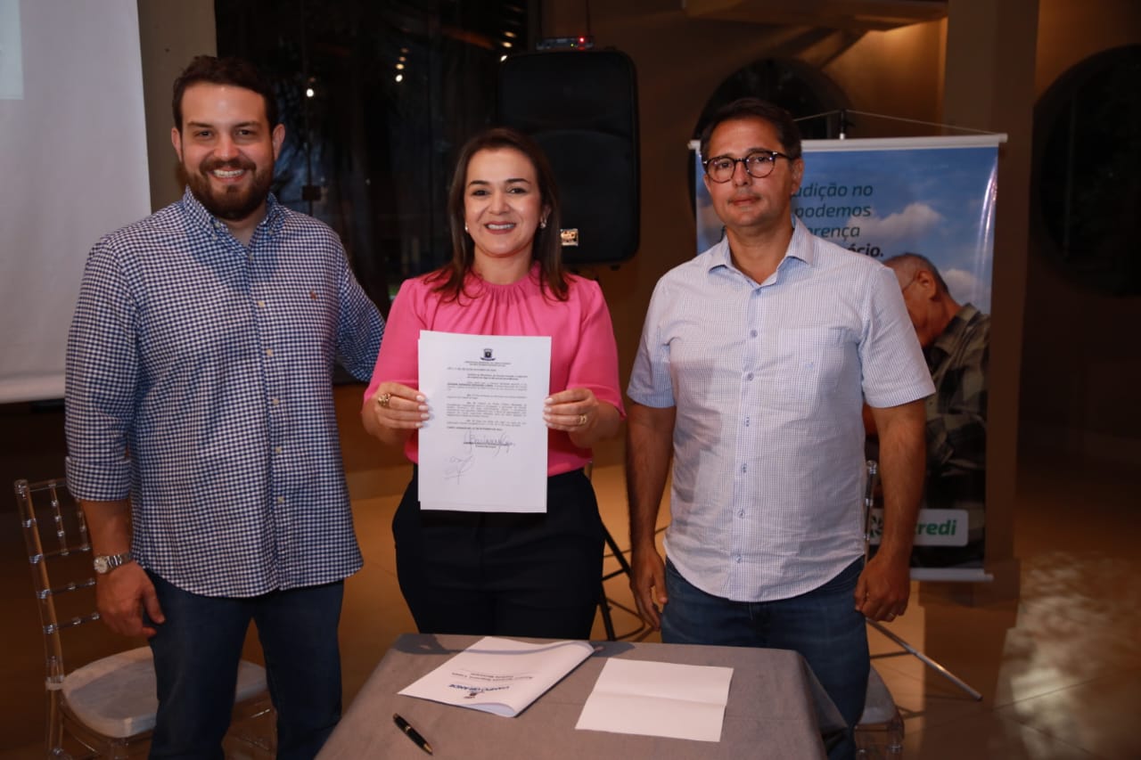 Solenidade foi realizada ao início do 3º Encontro Técnico dos Criadores, no Pavilhão do Fazendeiro, no Parque de Exposições Laucídio Coelho