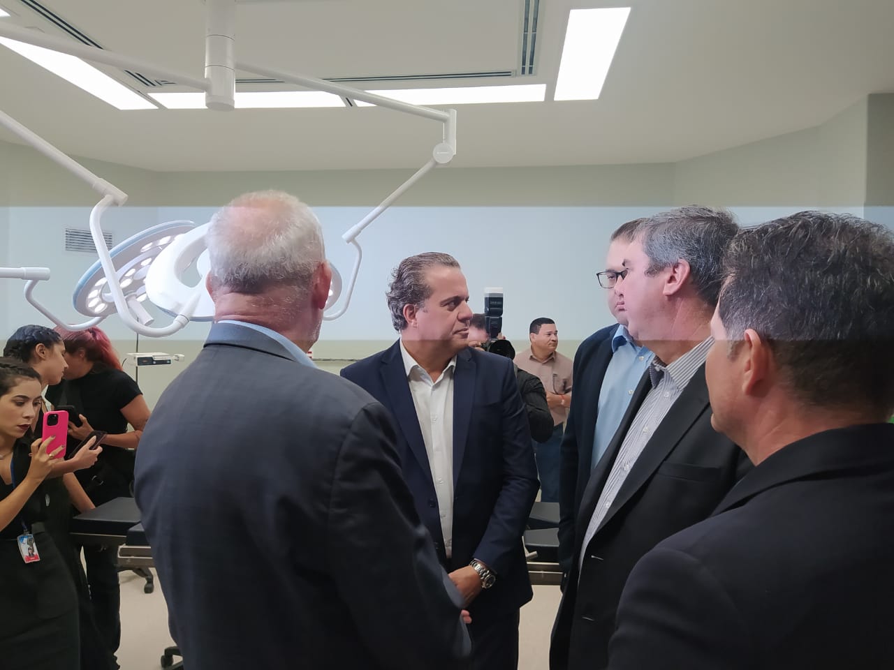 Visita às instalações do hospital, permitiu às autoridades e convidados conhecerem de perto a estrutura do local