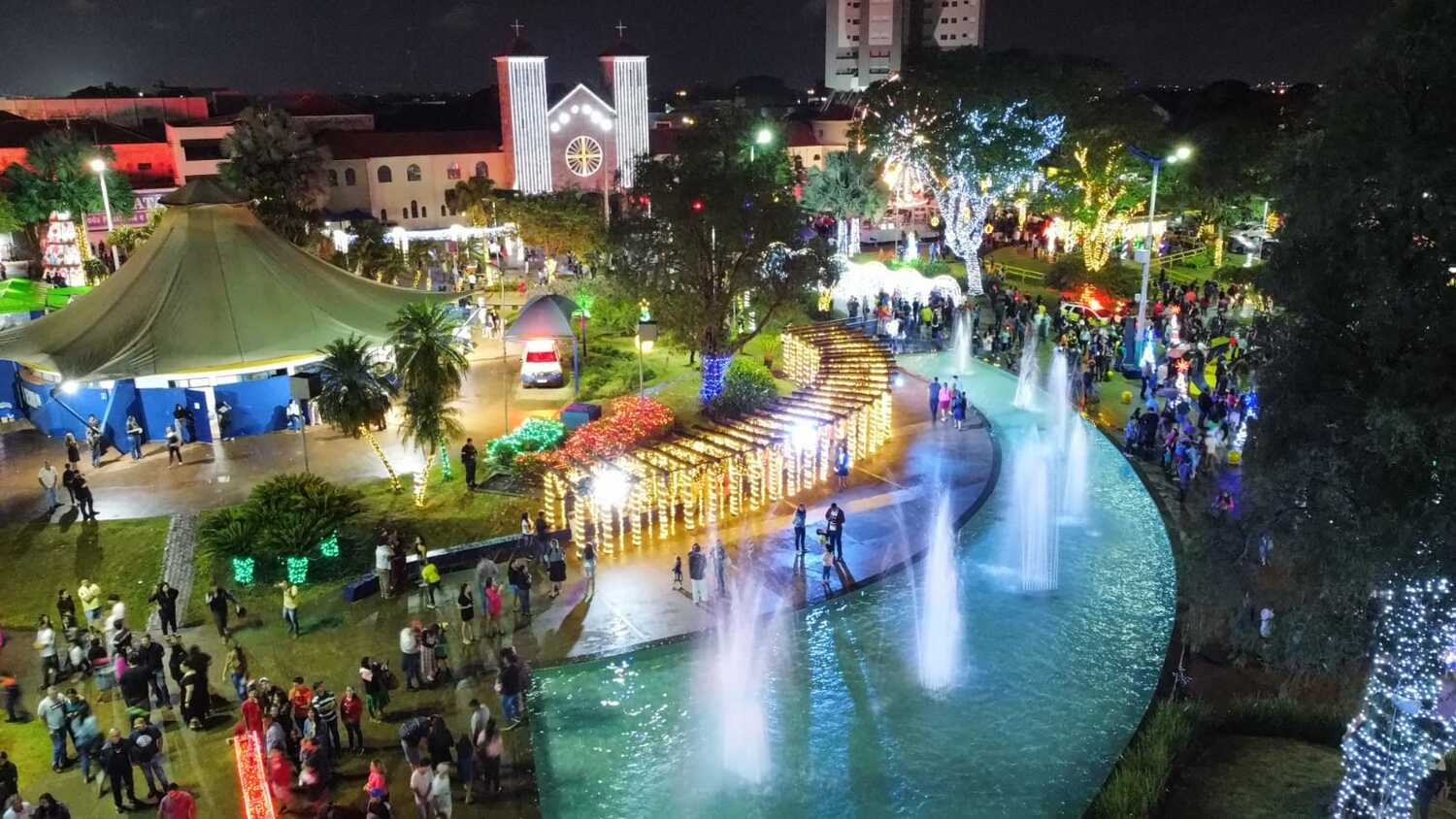 Cerca de 15 mil pessoas foram para a Praça Antônio João acompanhar o evento