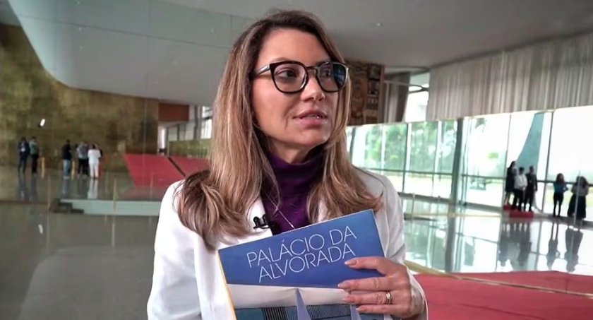 Rosângela da Silva, a Janja, esposa do presidente Luiz Inácio Lula da Silva (PT), abriu as portas do Palácio da Alvorada e denunciou o mau estado de conservação com que encontrou a residência presidencial, em entrevista à GloboNews