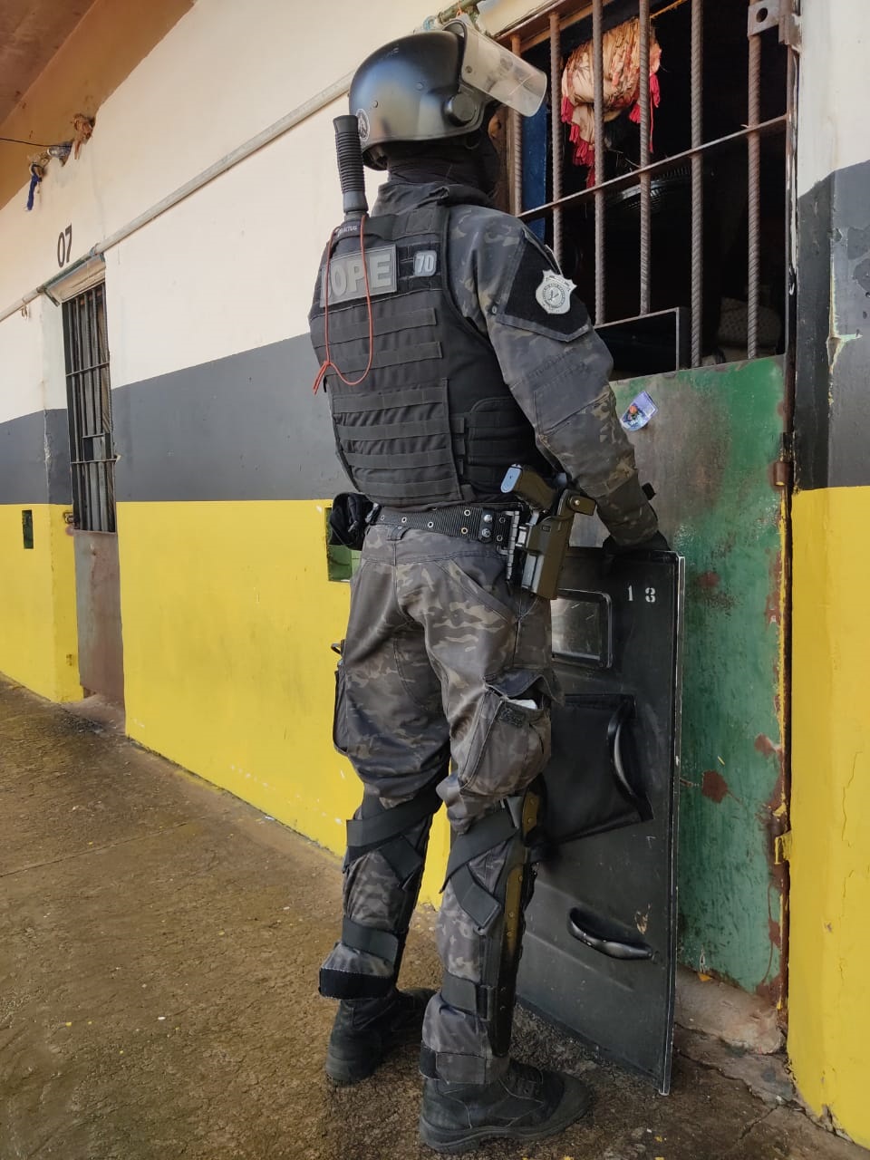 Operacionais do Cope realizam trabalho de contenção