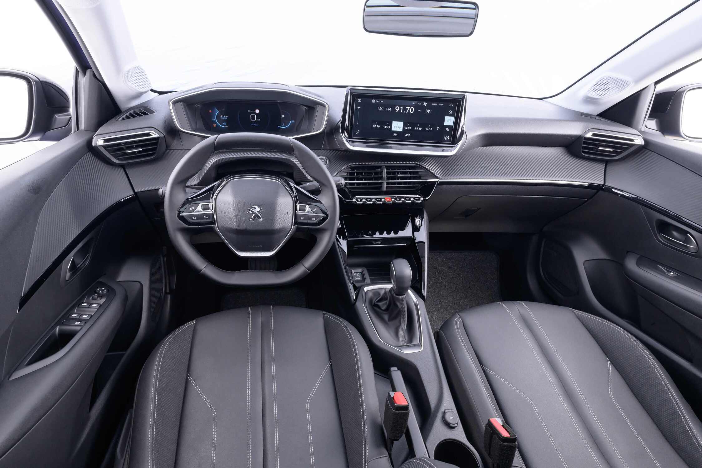 O PEUGEOT 208 se mantém em destaque não só entre os jurados e a imprensa automotiva, mas também entre os consumidores brasileiros