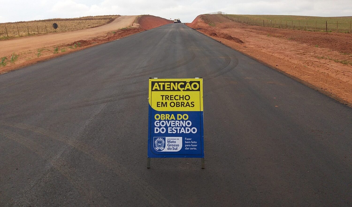 Obras na MS-166, na região do distrito de Cabeceira do Apa (Foto: Agesul)