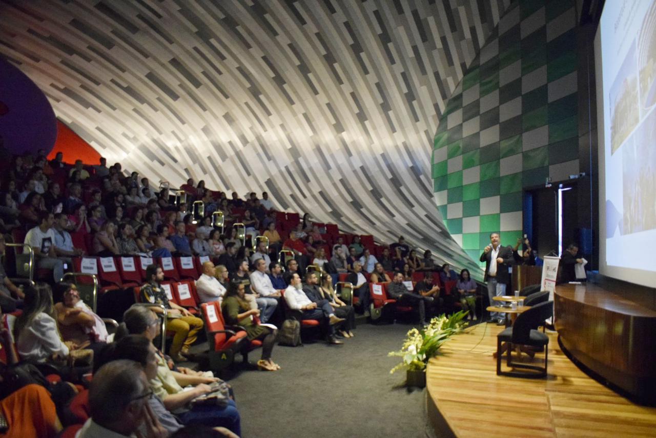 O parlamentar comentou sobre a evolução da tecnologia e o impacto da inteligência artificial na sociedade