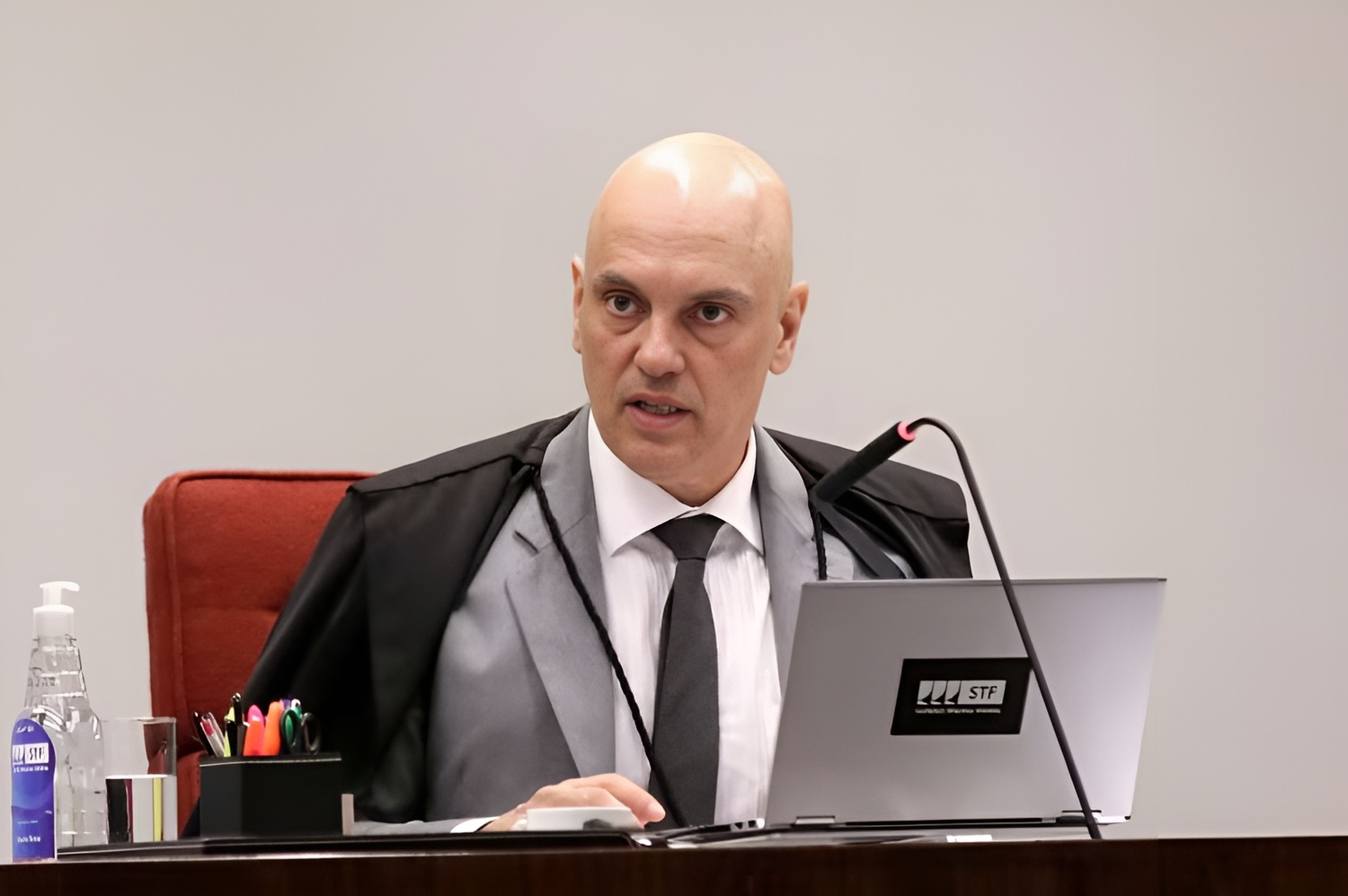 Moraes diz que quem comemorar atos do 8 de janeiro também estará cometendo crime