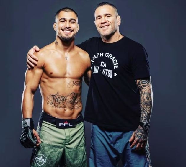 Diego (à direito) e o filho Gabriel, que também é lutador de MMA