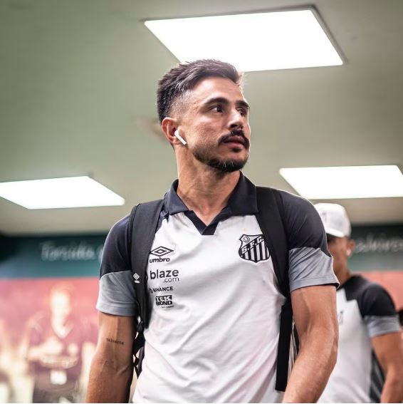 Willian Bigode foi escalado como titular por Fábio Carille para encarar o Palmeiras