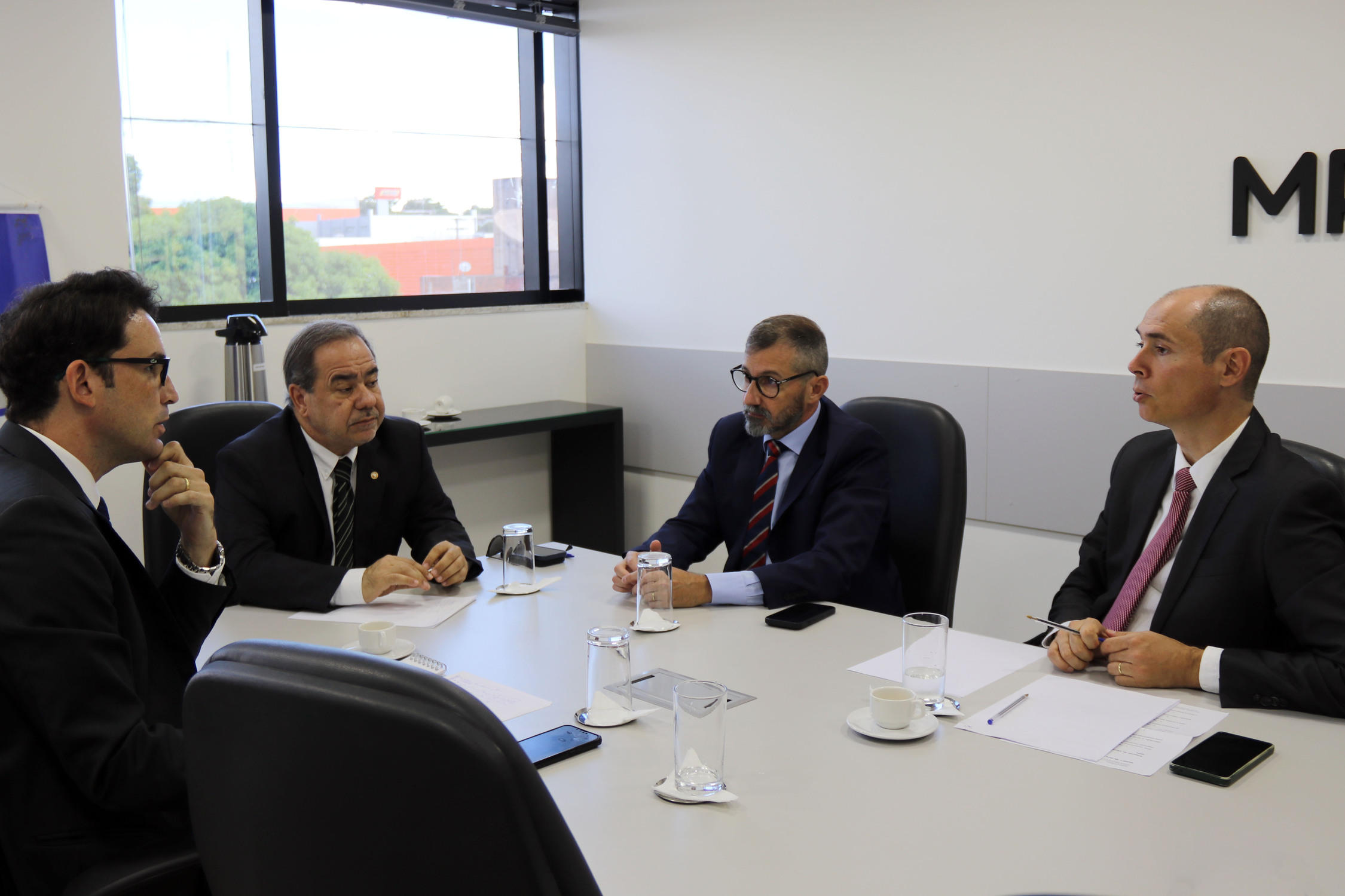 Autoridades participaram de reunião nesta quinta para traçar planos de ação
