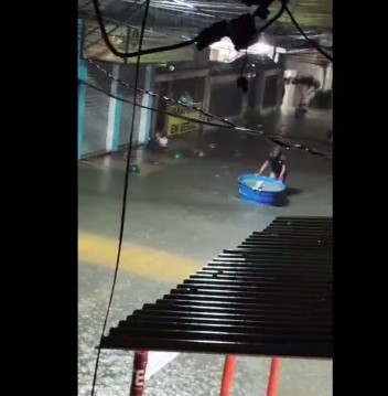 Enchente em Mesquita, na Baixada Fluminense 