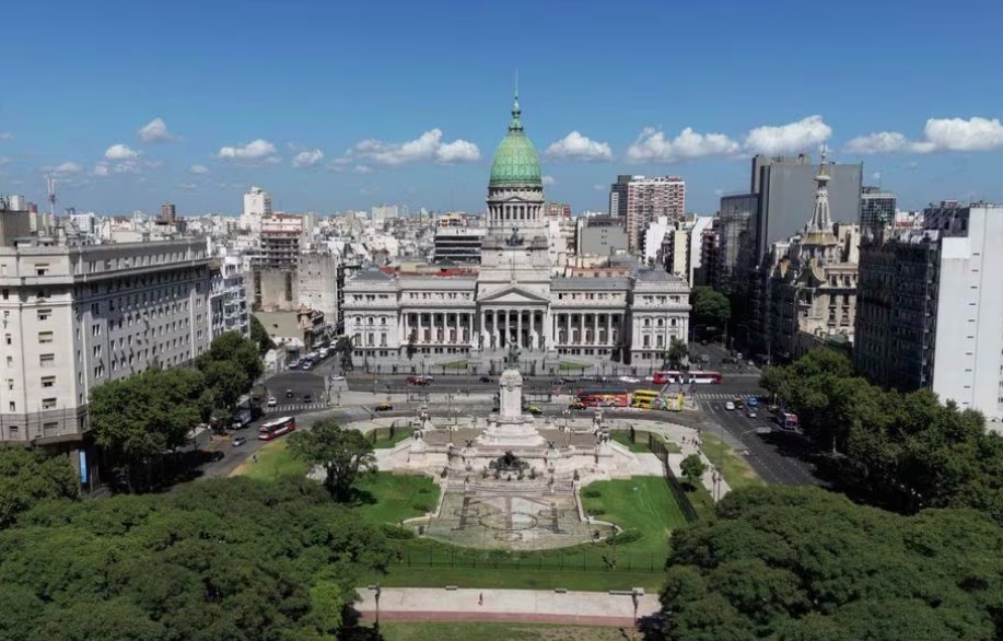 Para a aprovação de reforma, são necessários 129 votos num total de 257 deputados, embora partido governante tenha apenas 38 deputados do Congresso.