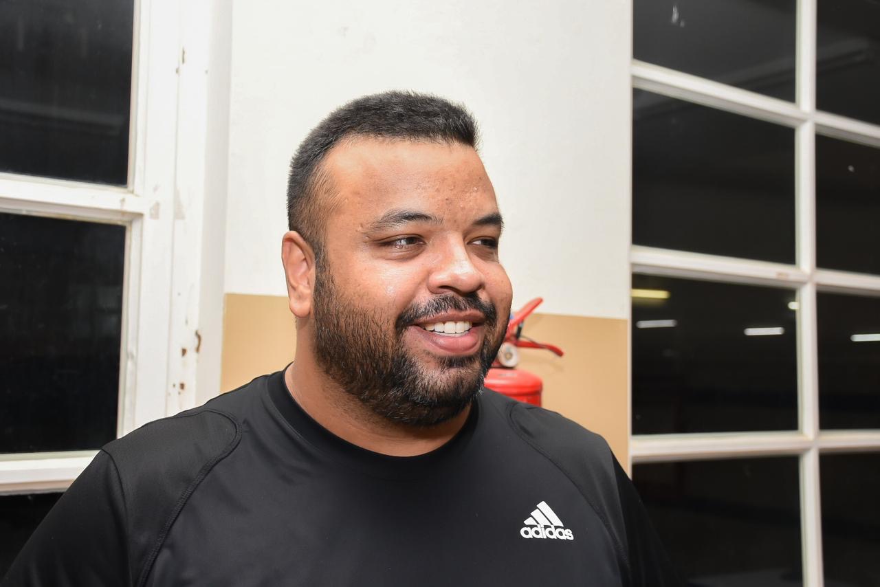 Gabriel Ota, professor de tênis de mesa