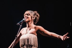 Abertura por Dora Sanches: A cantora campo-grandense Dora Sanches fará a abertura dos shows.