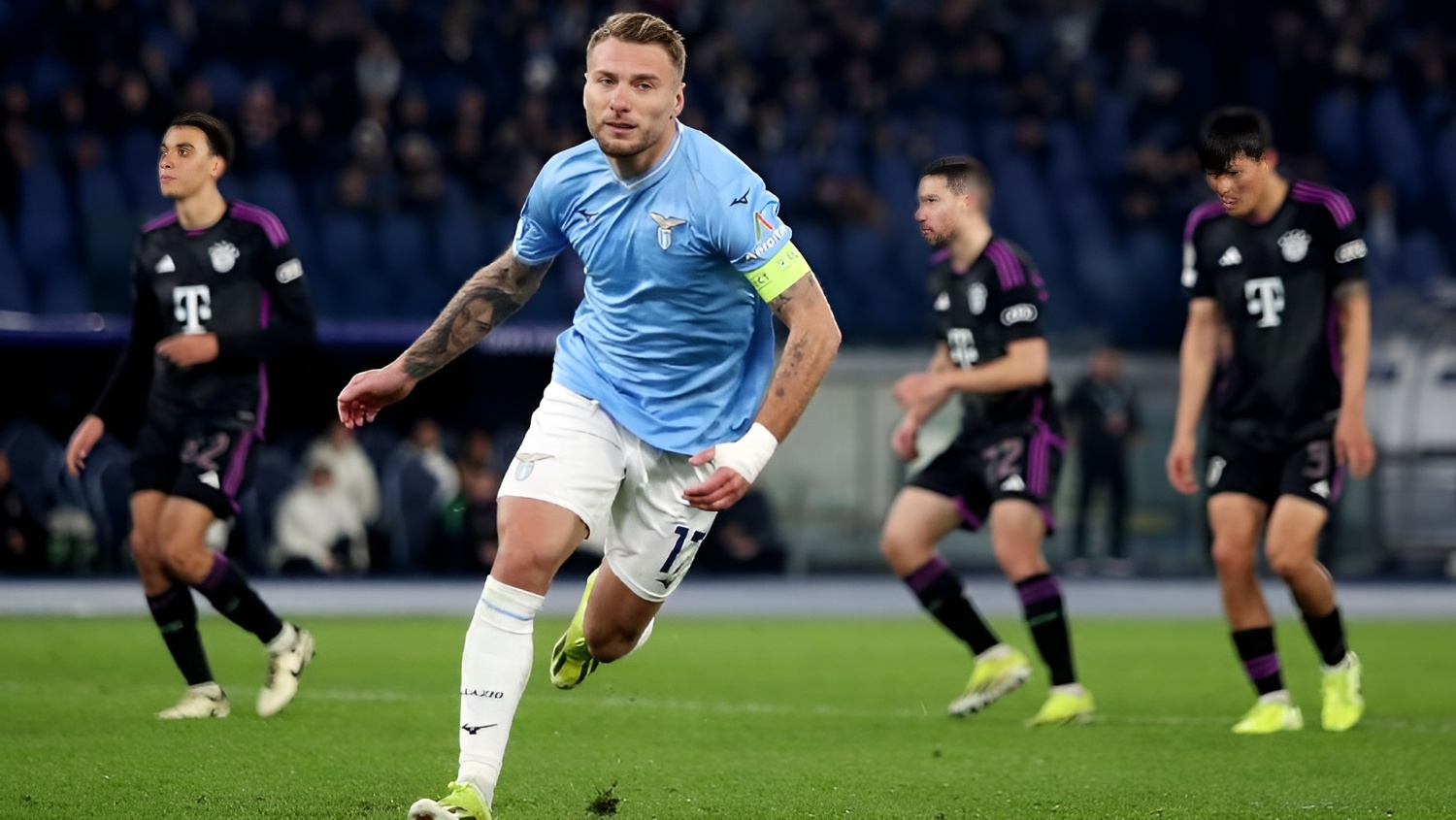 Immobile, de pênalti, garantiu a vitória do time da casa por 1 a 0