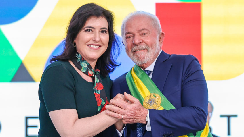 A ministra do Planejamento, Simone Tebet (MDB) ao lado do presidente Lula