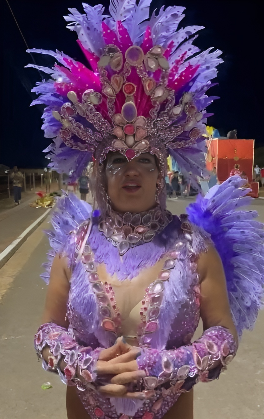 Bruna Scarpa, destaque do carro alegórico que representou a mística cidade de Atlântida