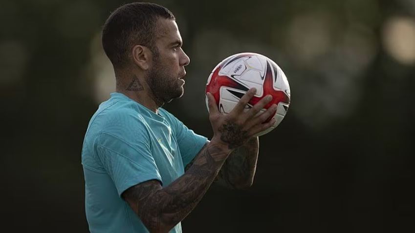 Daniel Alves está preso preventivamente há cerca de um ano e será julgado por acusação de agressão sexual