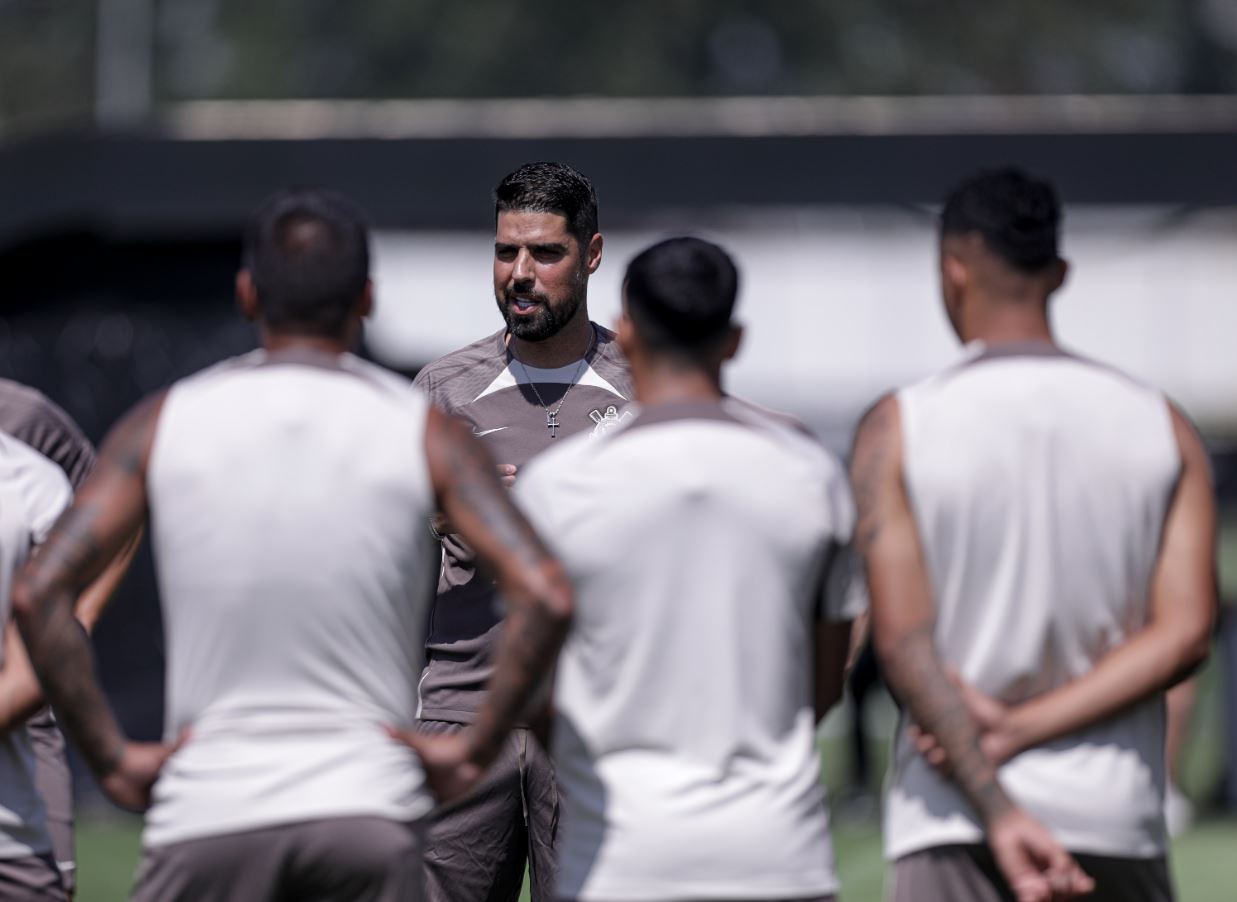 Técnico português comandou seu primeiro treino à frente da equipe alvinegra nesta sexta-feira