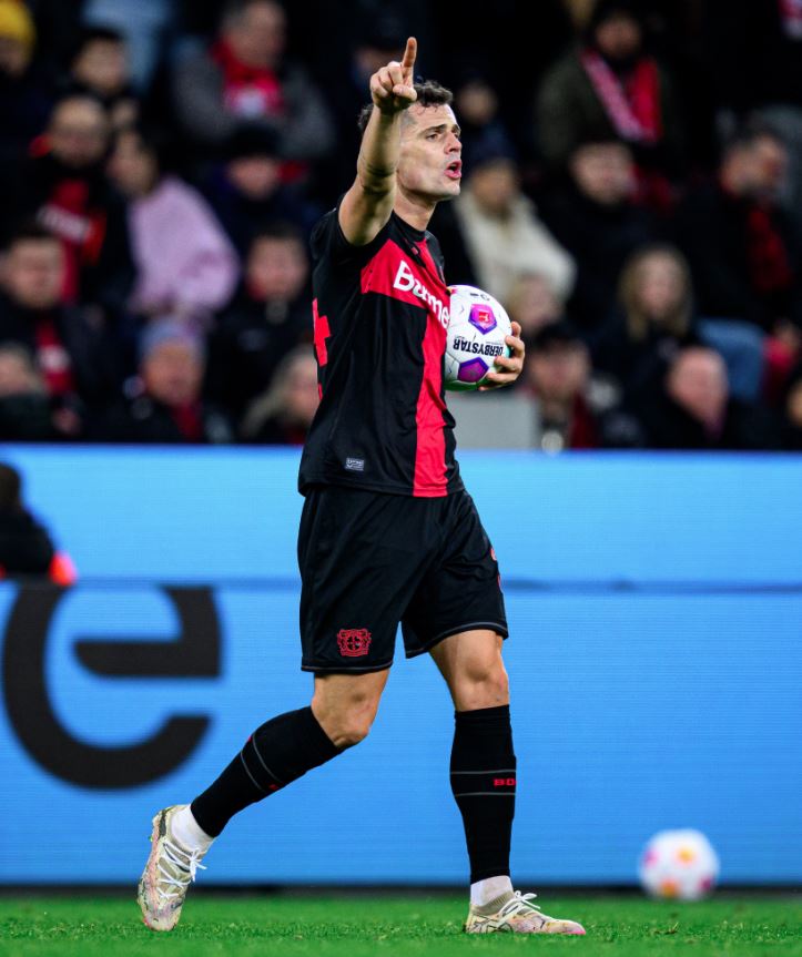 O volante Xhaka marcou um belo gol de fora da área logo nos primeiros minutos da partida