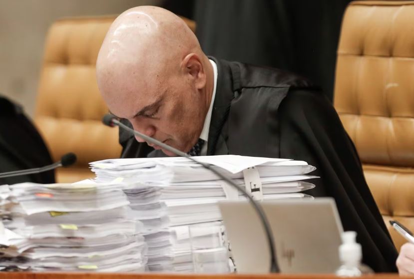 Alexandre de Moraes, ministro do STF, determinou a prisão do ex-assessor Filipe Martins
