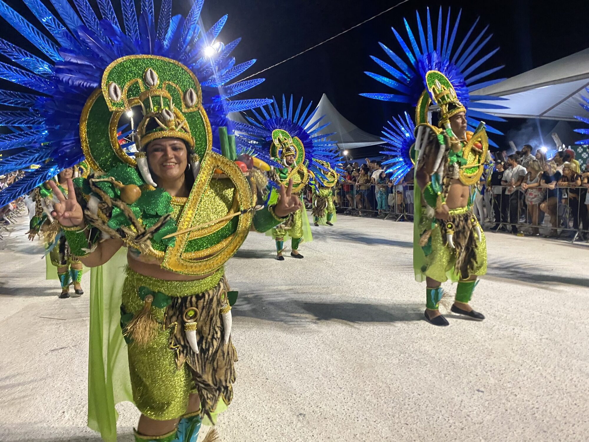 O desfile das escolas de samba atraiu um enorme volume de pessoas para a Praça do Papa