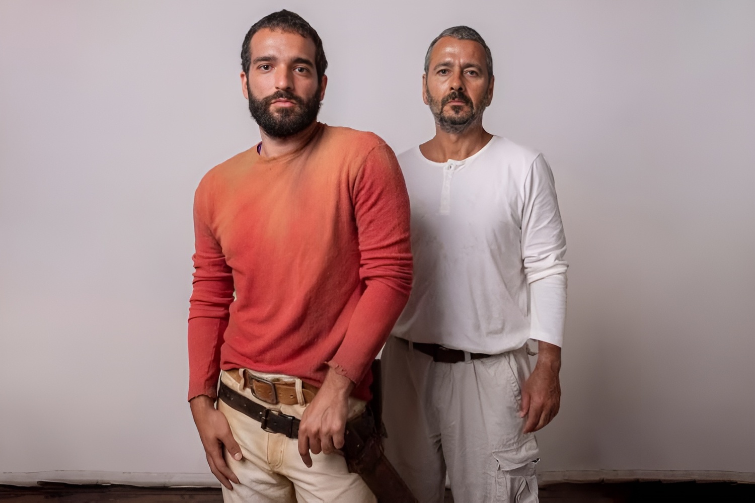 José Inocêncio jovem (Humberto Carrão) e José Inocêncio (Marco Palmeira)