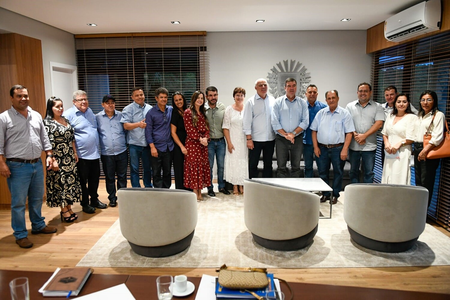 Governador ao lado da comitiva de Caracol