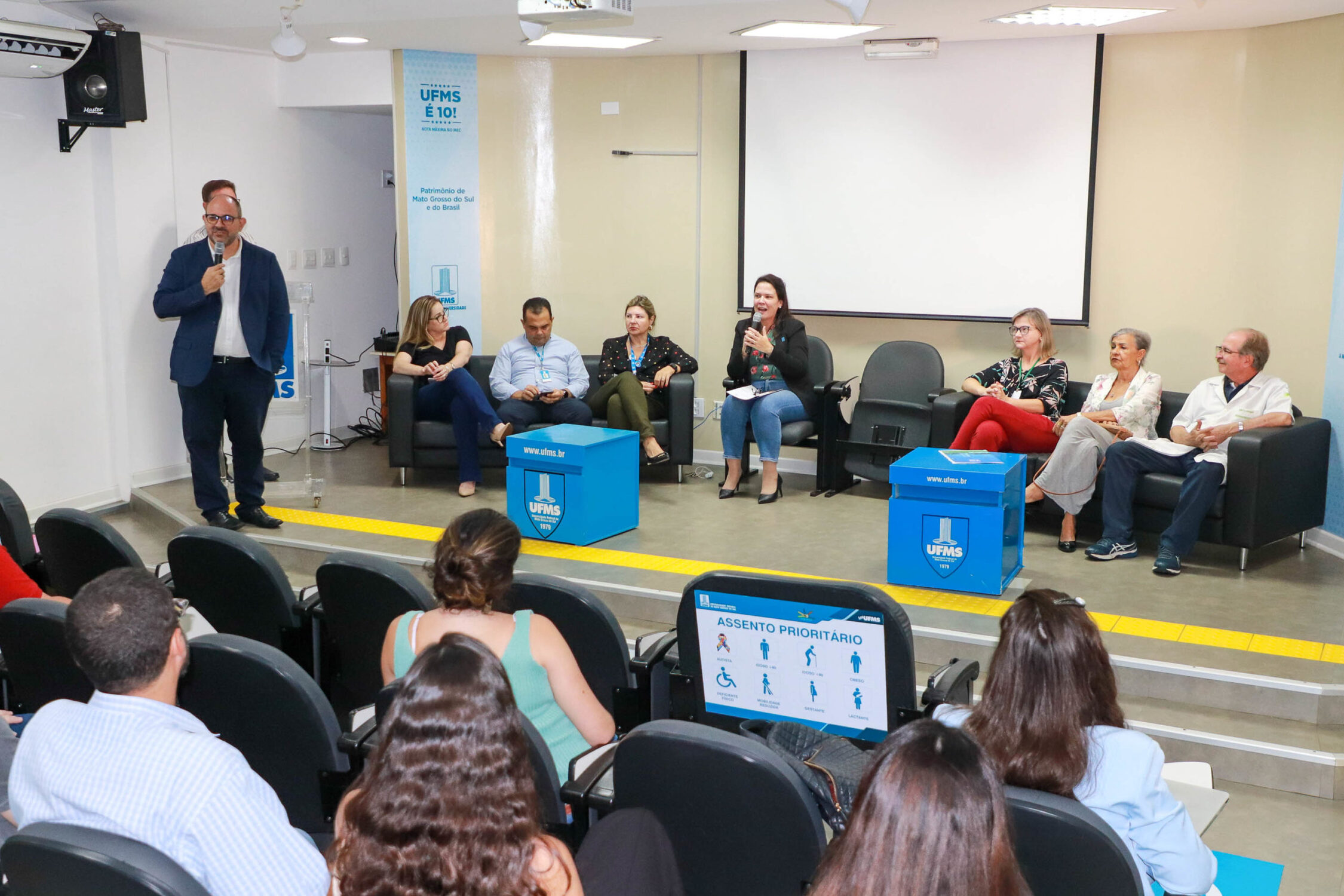 O reitor Marcelo Turine enfatizou a importância de interligar educação e promoção de saúde
