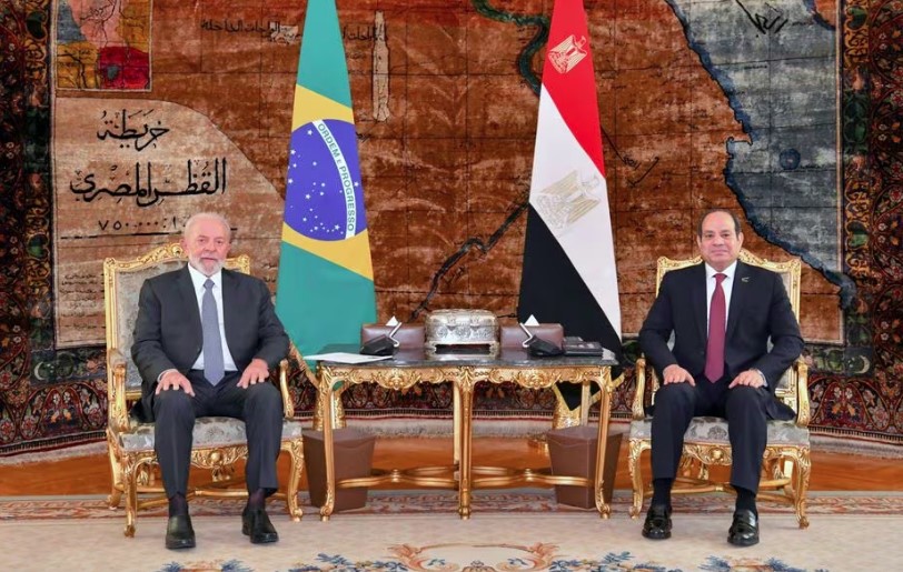 O presidente do Brasil, Luiz Inácio Lula da Silva, se encontrou com o presidente do Egito, Abdel Fattah al-Sisi, no Cairo 