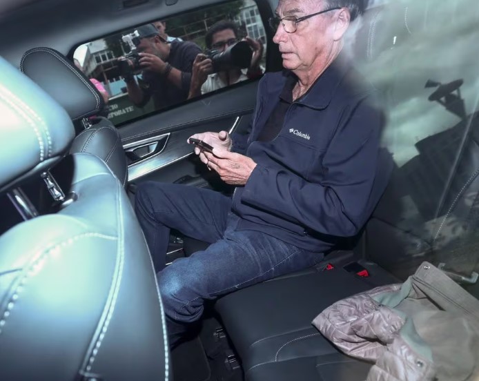 Jair Bolsonaro na chegada à sede da Polícia Federal (PF) em Brasília para prestar depoimento nesta quinta-feira, 22