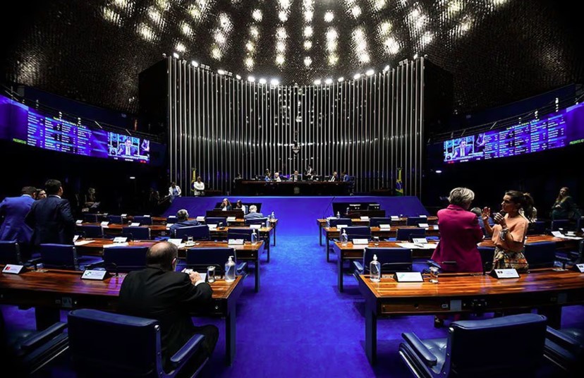 Proposta de Emenda à Constituição precisa ser aprovada nas duas Casas do Congresso.