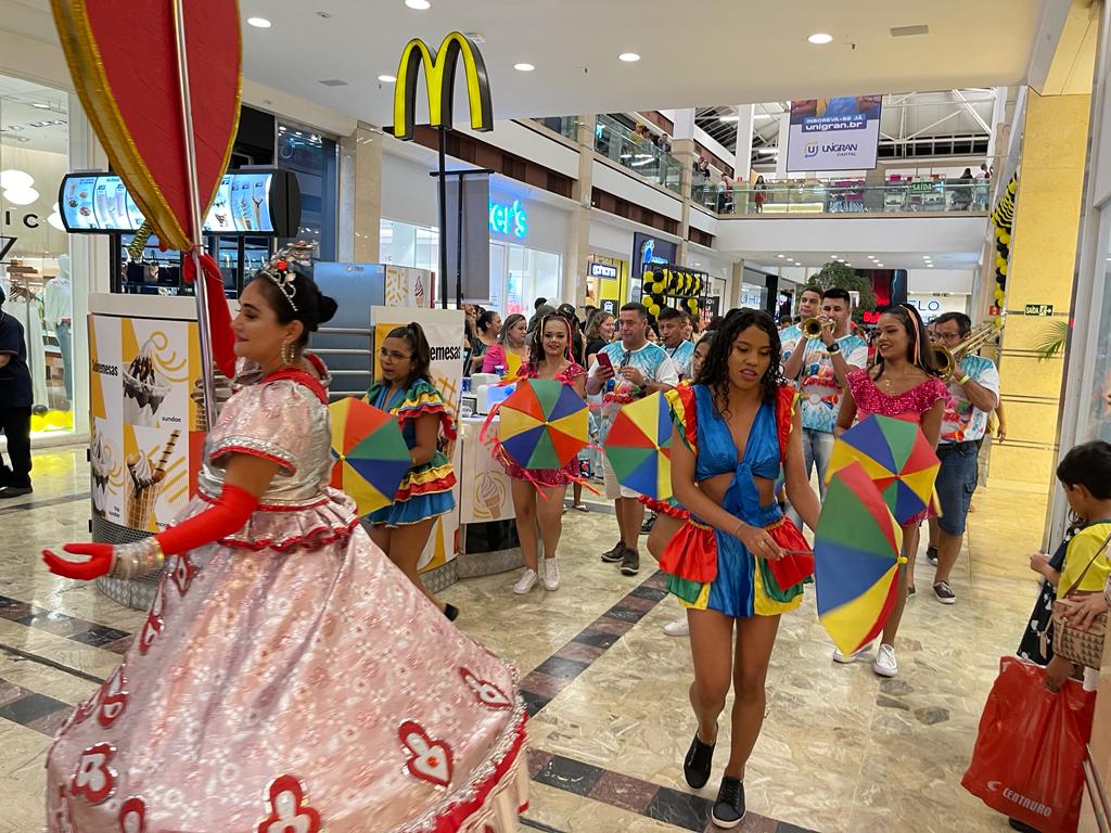 Apresentações carnavalescas vão percorrer todo o shopping (Foto: Divulgação)
