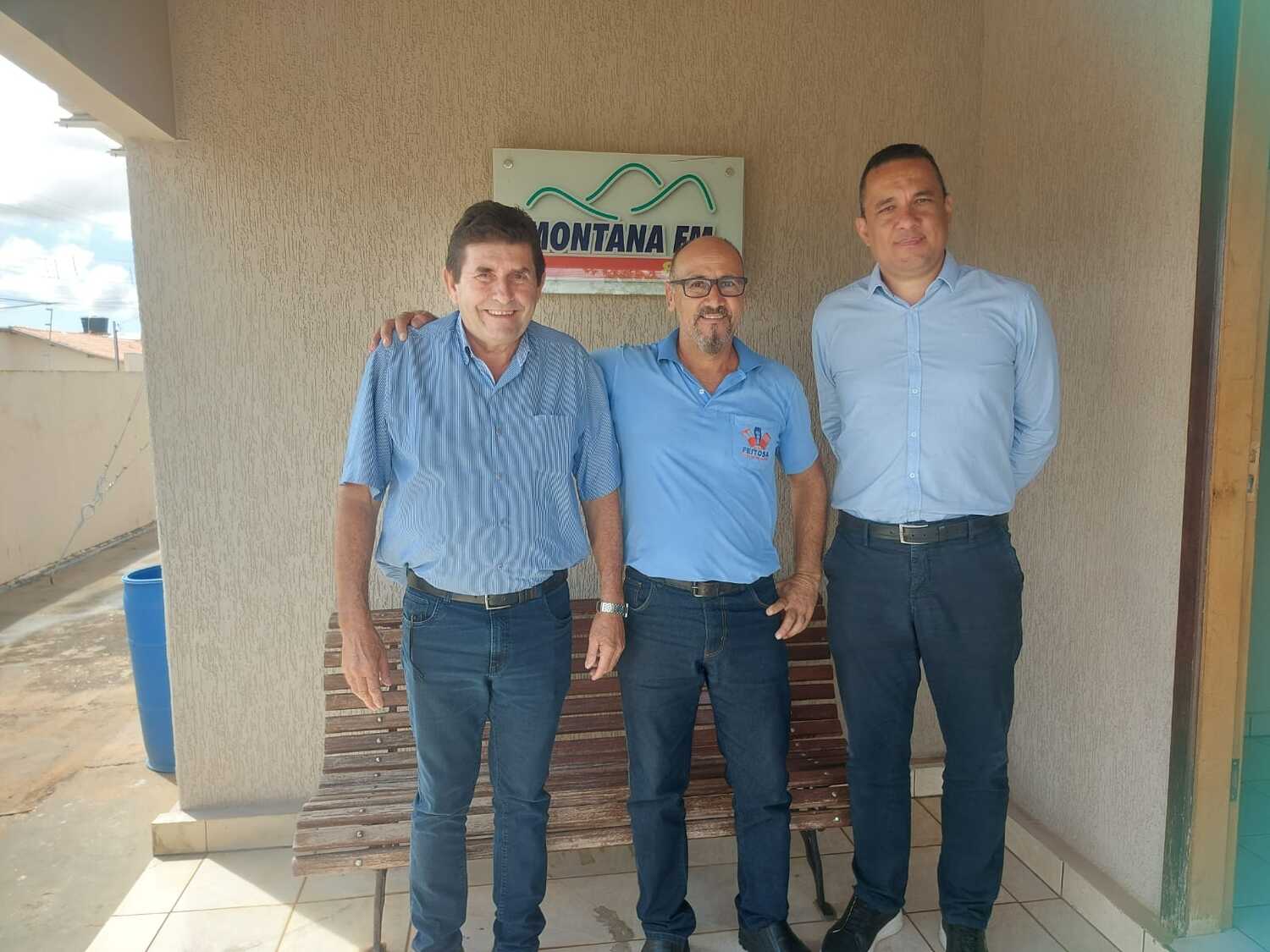 O prefeito Antônio Ângelo; Ivo Flores, gerente da Montana FM e Theófilo Militão