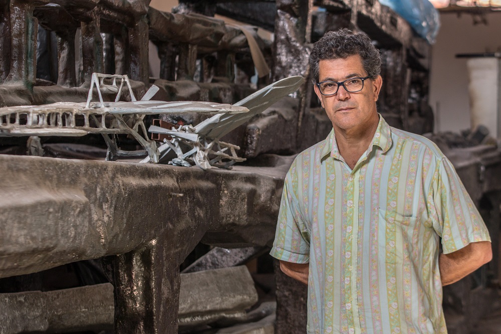 Juvenal Irene, artista responsável pela construção da estatua (Foto: Léu Britto/Agência Mural)