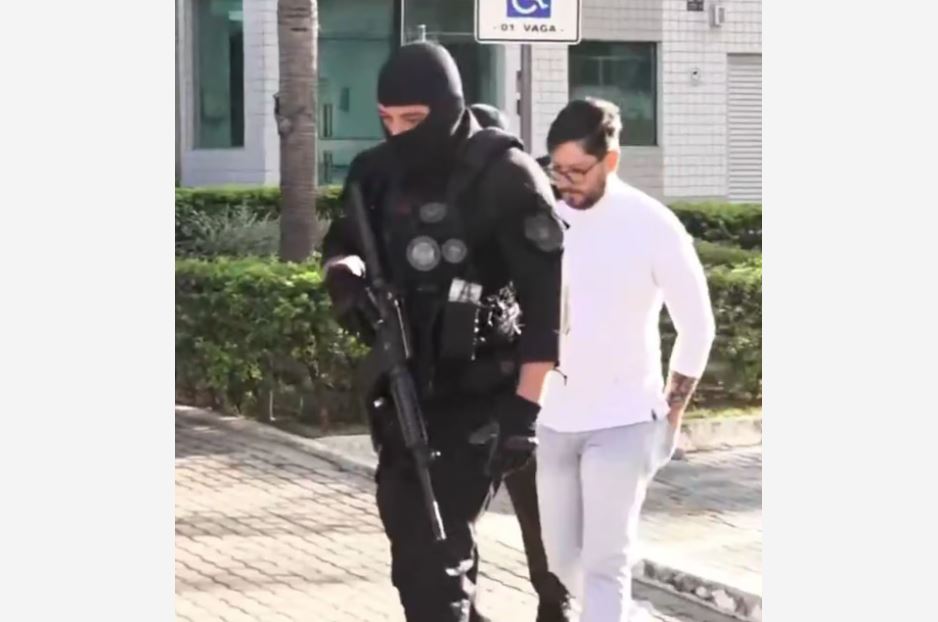 Maciel Carvalho, amigo e instrutor de tiro de Jair Renan foi preso Maciel Carvalho, de 41 anos, é um dos alvos de mandado de prisão