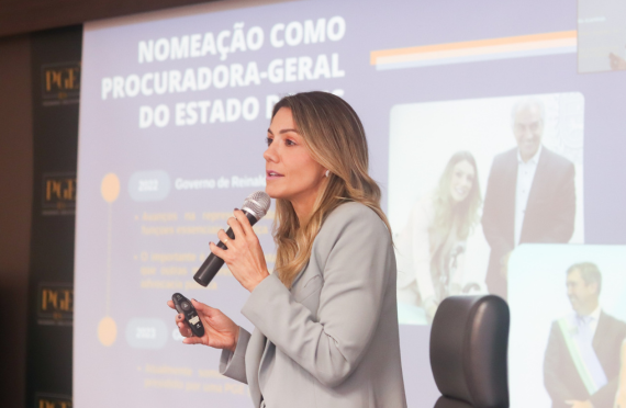 A procuradora-geral do Estado, Ana Carolina Ali Garcia, proferiu palestra em evento alusivo ao Mês da Mulher promovido pela PGE do Rio Grande do Sul