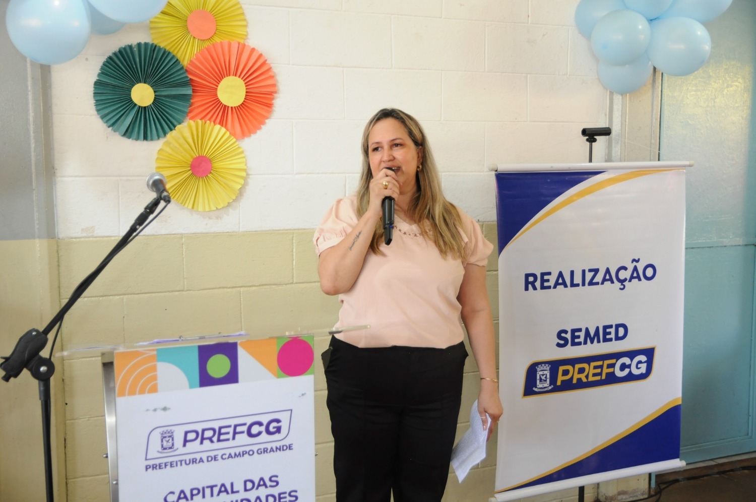 Elisangêla Melo, diretora da EMEI Profª Therezinha Mandetta Trad