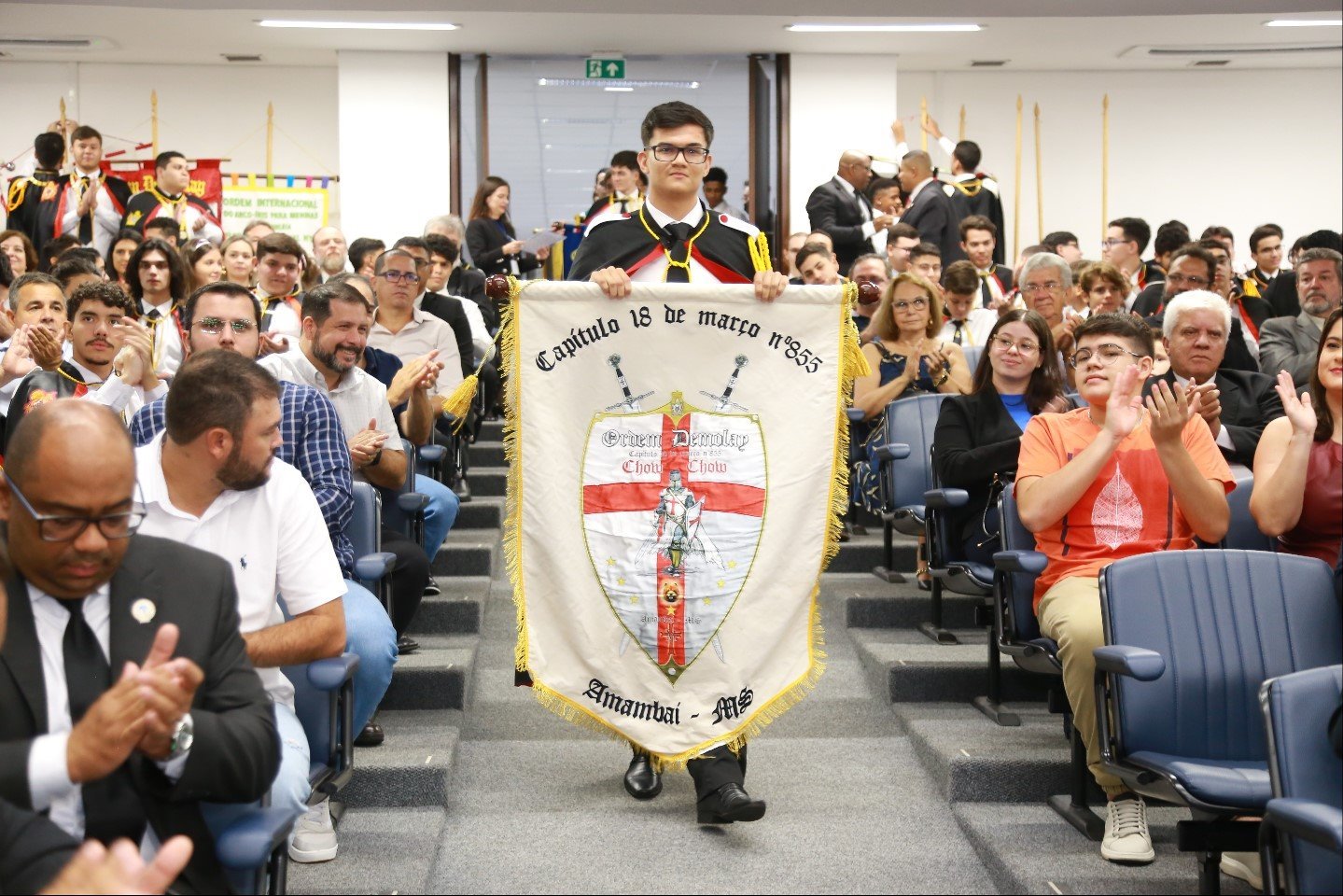 Entrada dos 20 estandartes que representam a Ordem DeMolay