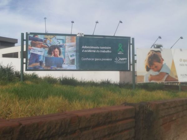Placa de outdoor em Campo Grande