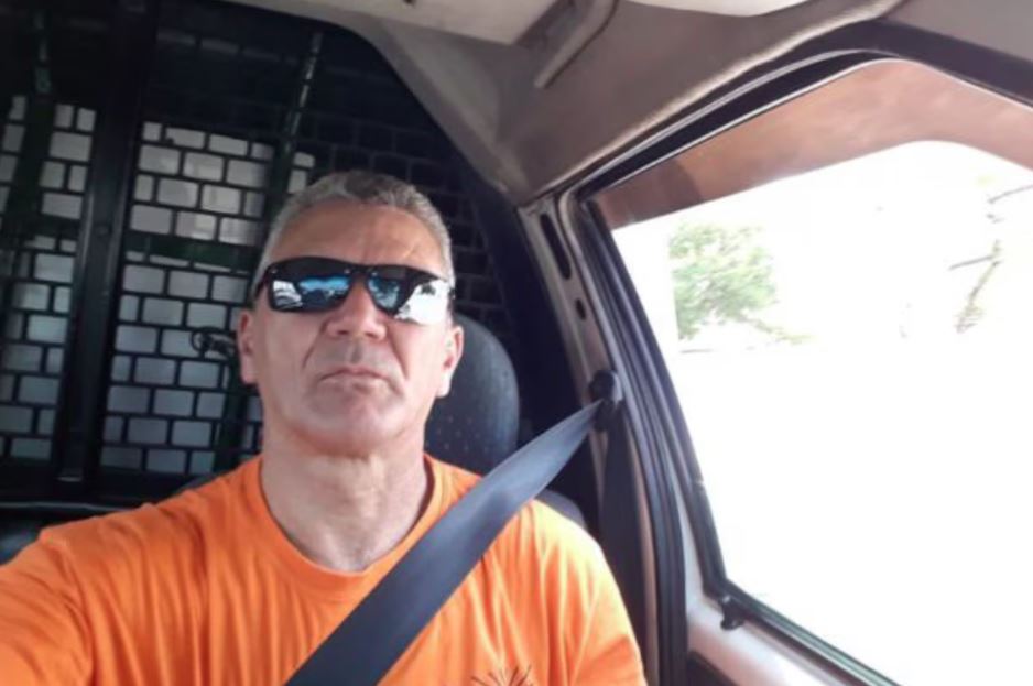 O motorista de aplicativo Ornaldo da Silva Viana, de 52 anos, estava sozinho quando o carro que dirigia, um Renault Sandero, foi atingido na traseira, por um Porshe em alta velocidade, na Avenida Salim Farah Maluf, na zona leste de São Paulo