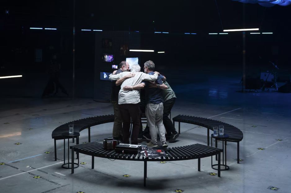 Foto de bastidores do especial Os Paralamas do Sucesso que inaugura a nova temporada do 'Som Brasil', com Pedro Bial
