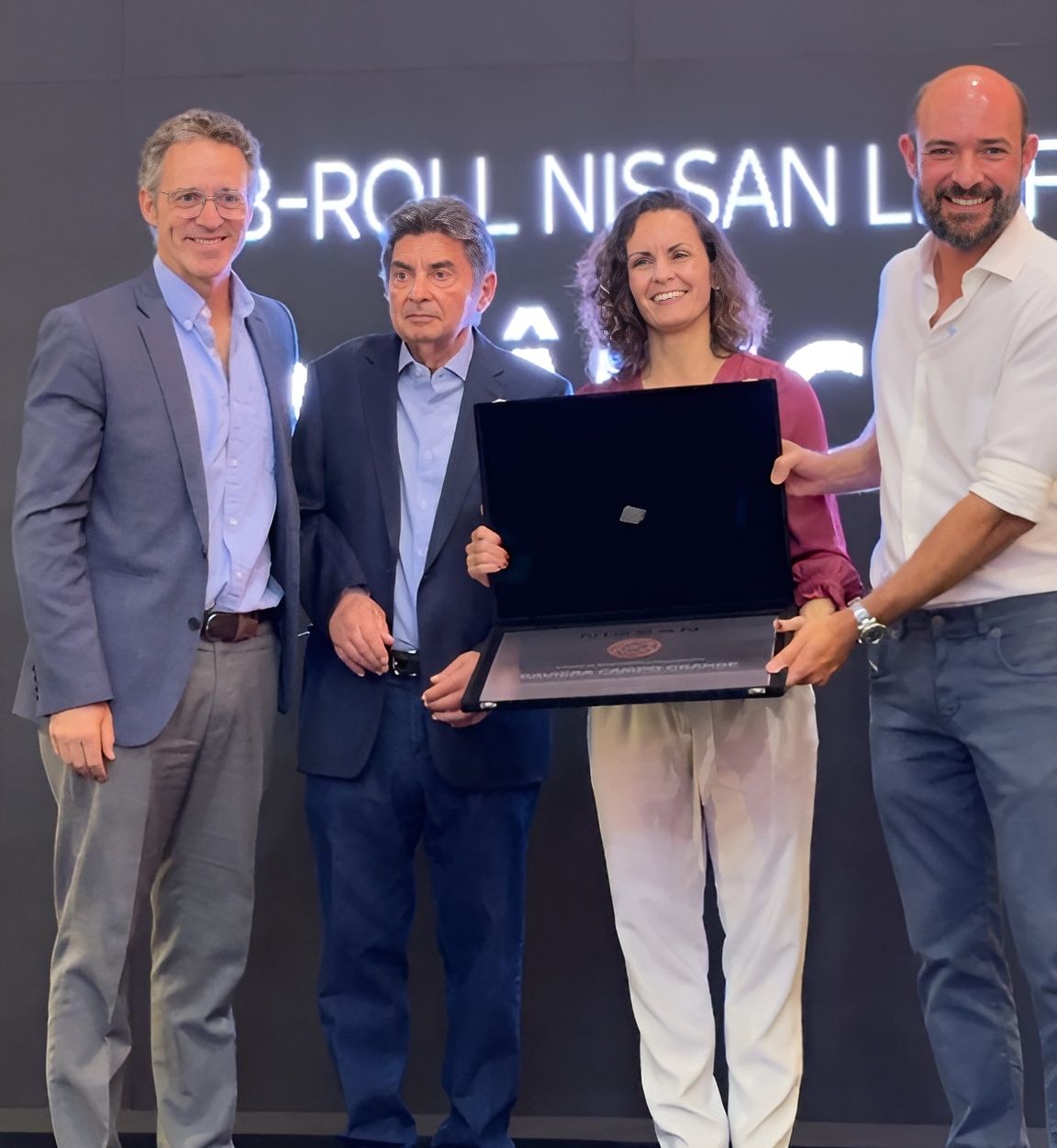 Gonzalo Ibarzábal, presidente da Nissan do Brasil, ao lado de Willian Atallah, Fabiana Atallah e Arthur Duarte do Grupo Raviera na nova concessionária Nissan