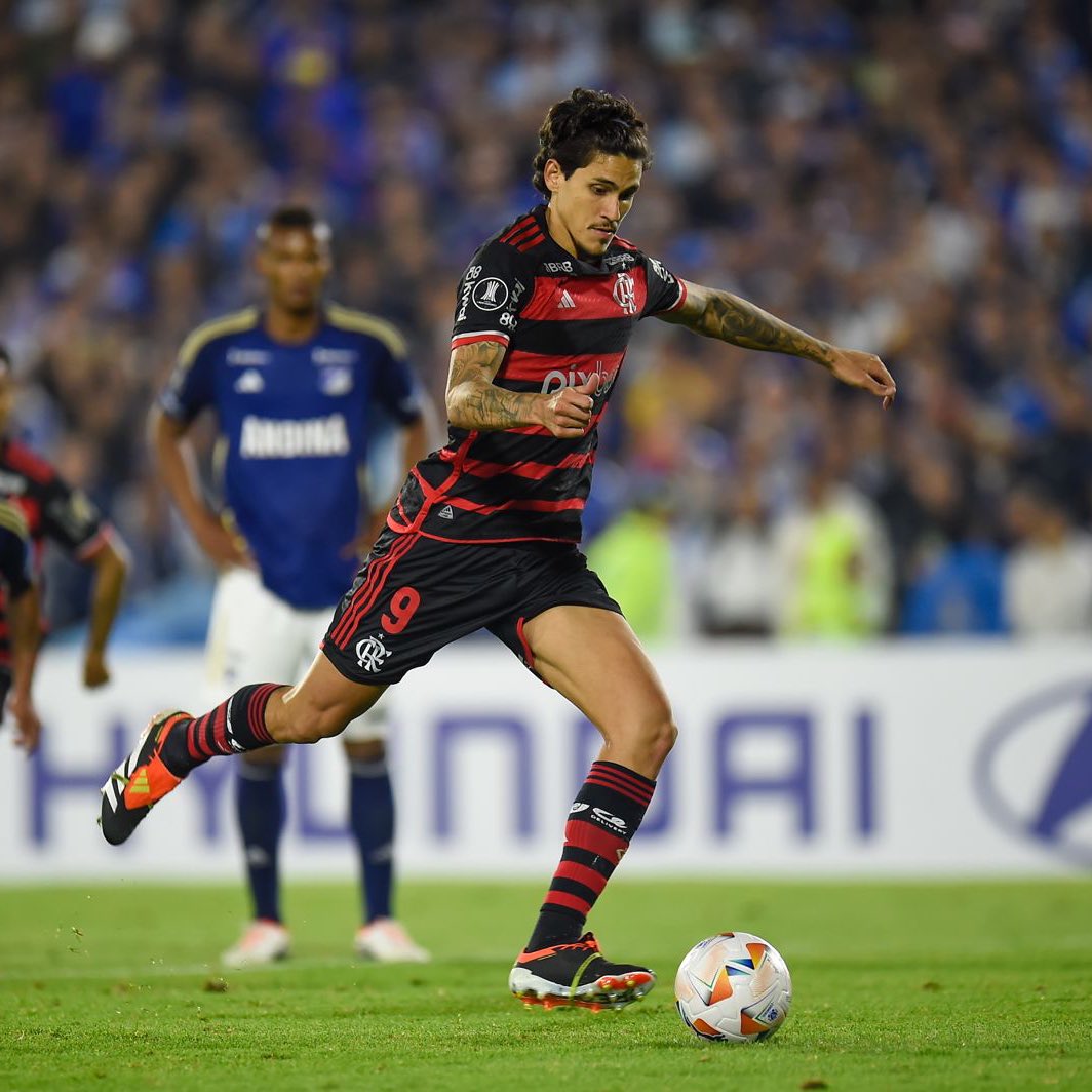 Pedro marcou um gol de pênalti na Colômbia