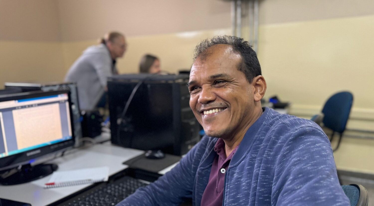 Odair Campos, professor na Escola Municipal Iracema de Souza Mendonça