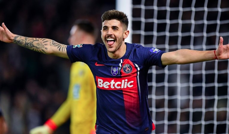 Lucas Beraldo atuando pelo PSG