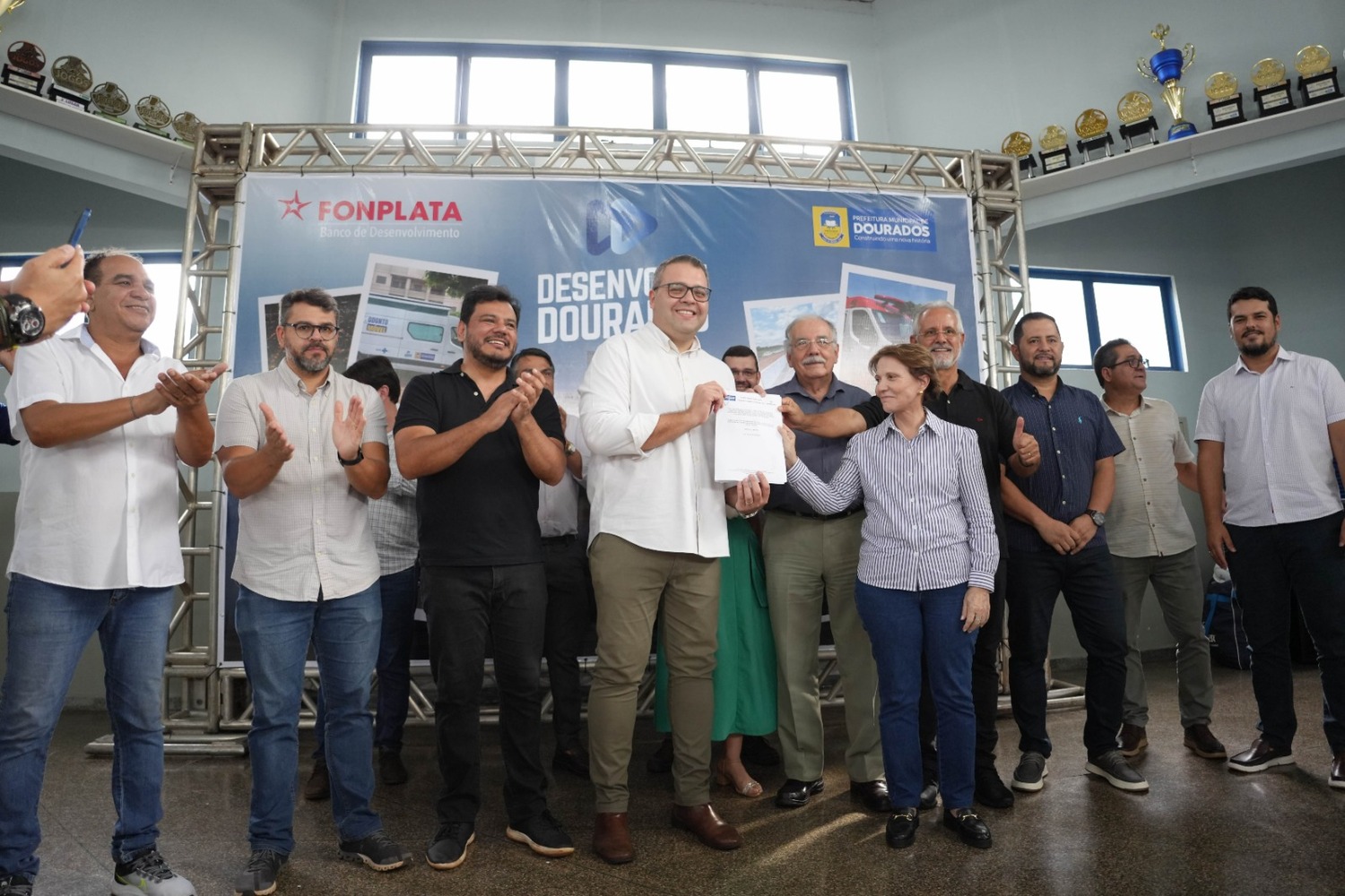 Prefeito assinou duas ordens de serviços e um contrato para impulsionar o desenvolvimento do município
